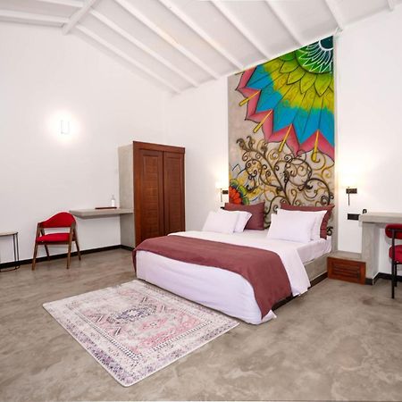 Hasthri Boutique Red Chalet In Ahangama With Pool Near Beach Luaran gambar
