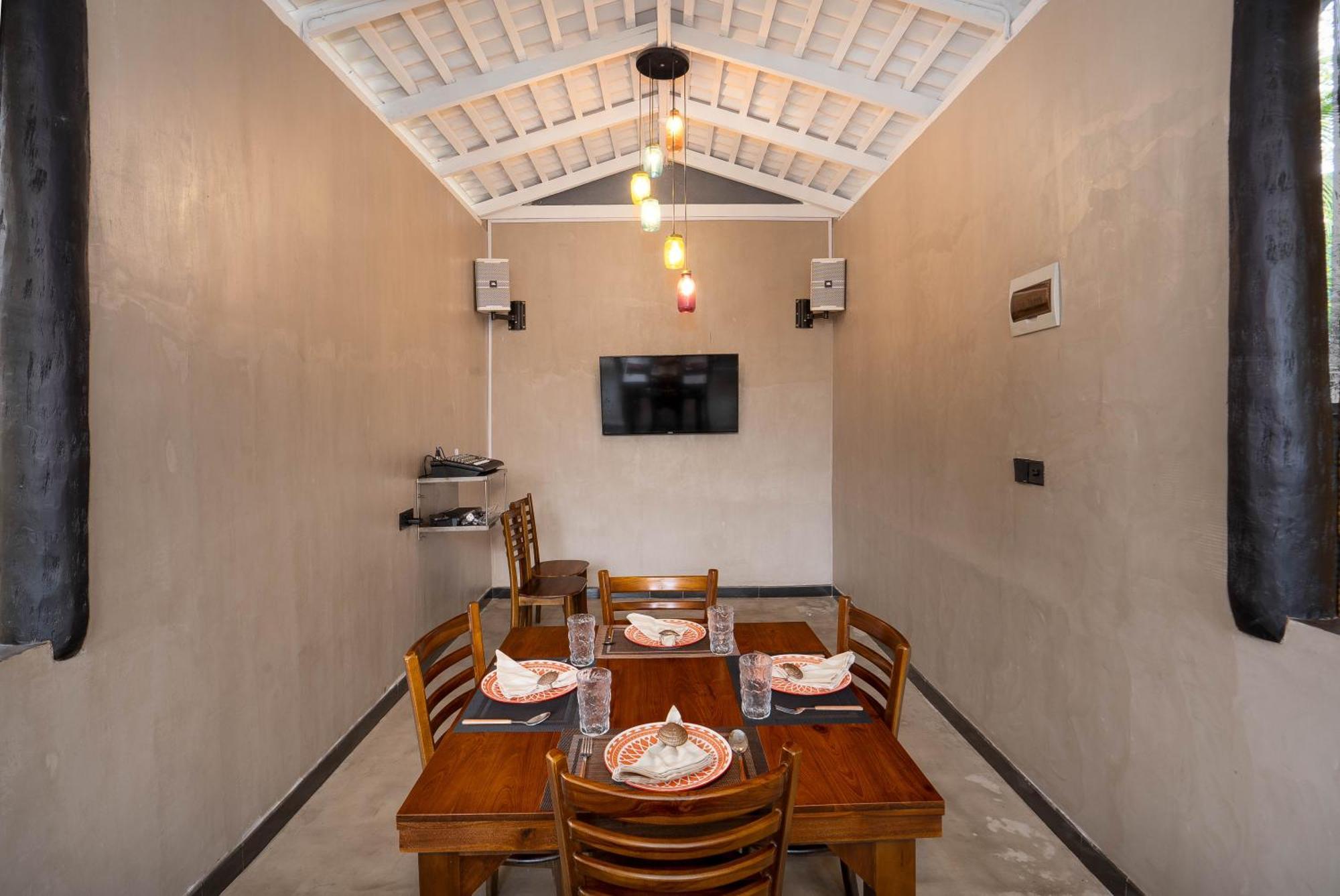Hasthri Boutique Red Chalet In Ahangama With Pool Near Beach Luaran gambar