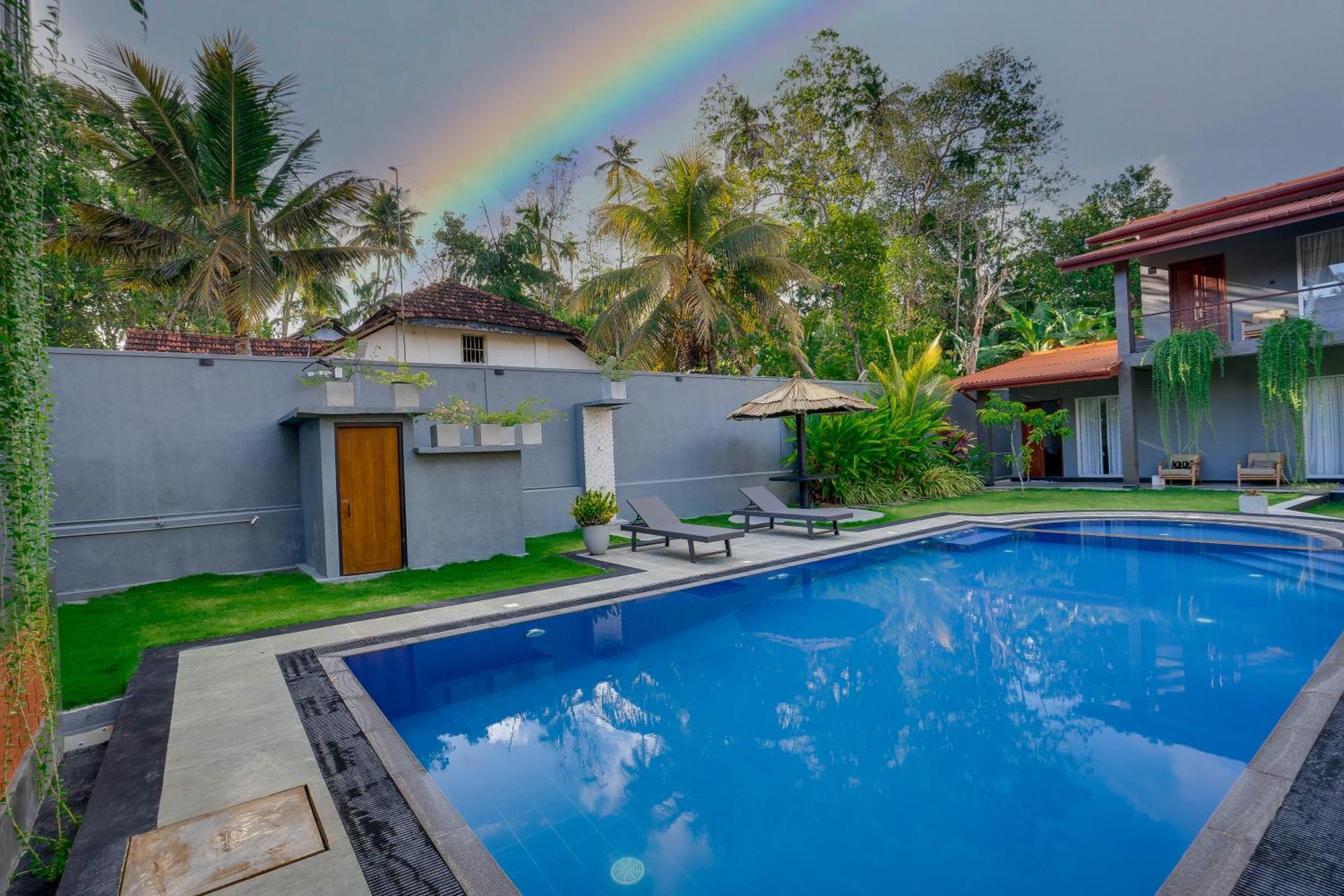 Hasthri Boutique Red Chalet In Ahangama With Pool Near Beach Luaran gambar