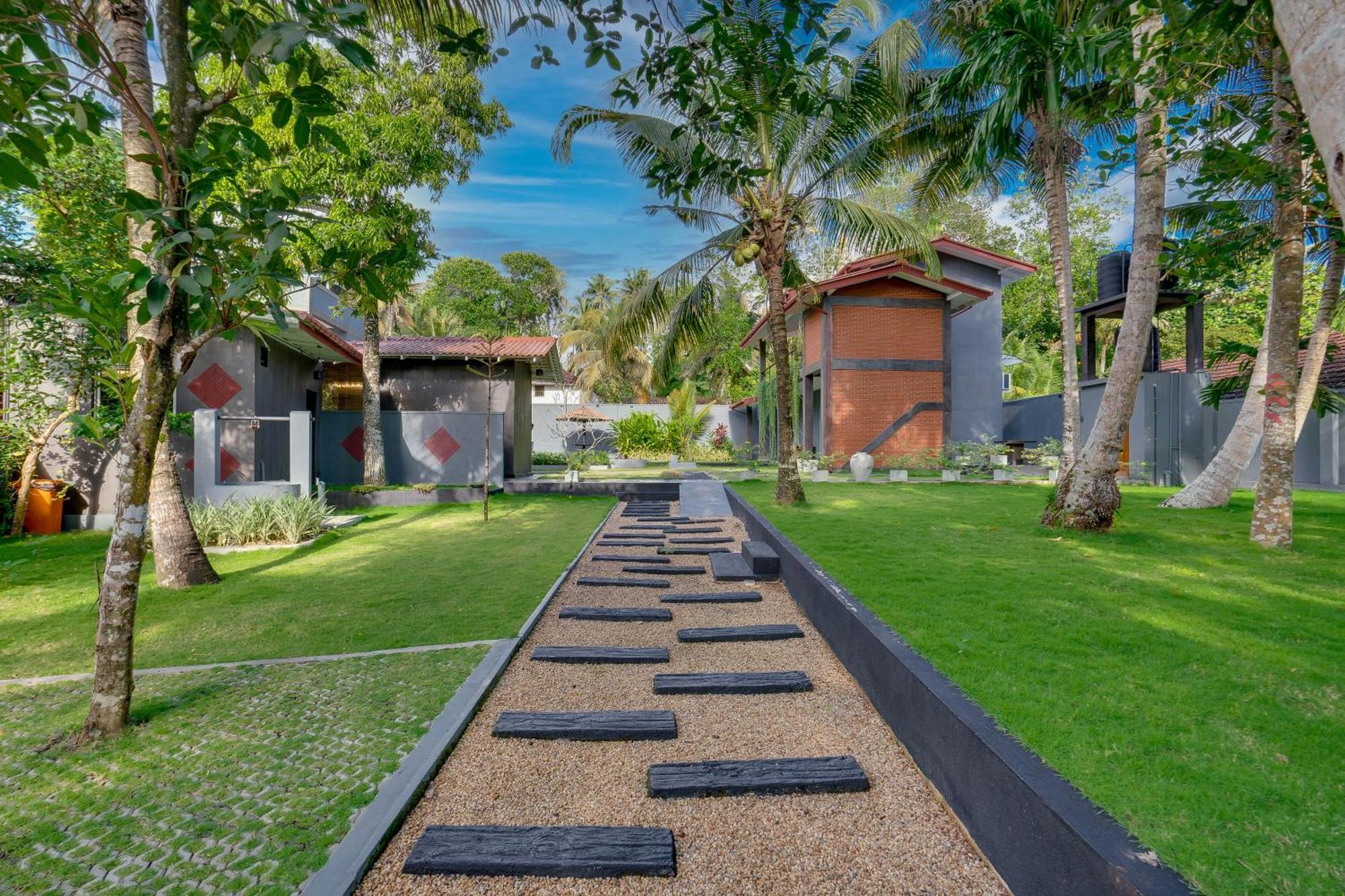 Hasthri Boutique Red Chalet In Ahangama With Pool Near Beach Luaran gambar